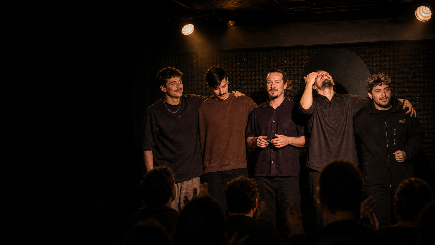 Cei cinci actori Oleacă de Impro pe scena Acaju
